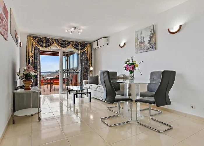 Incredible Sunset Apartment, Huge Terrace, Parking, Air C アパート *