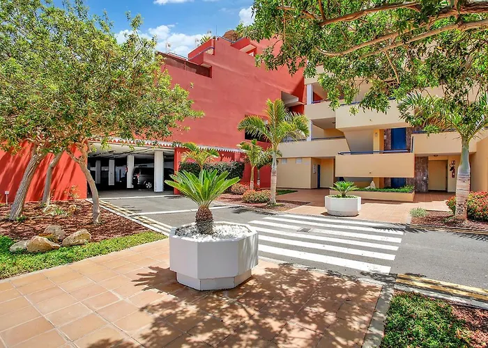 Incredible Sunset Apartment, Huge Terrace, Parking, Air C アデヘ